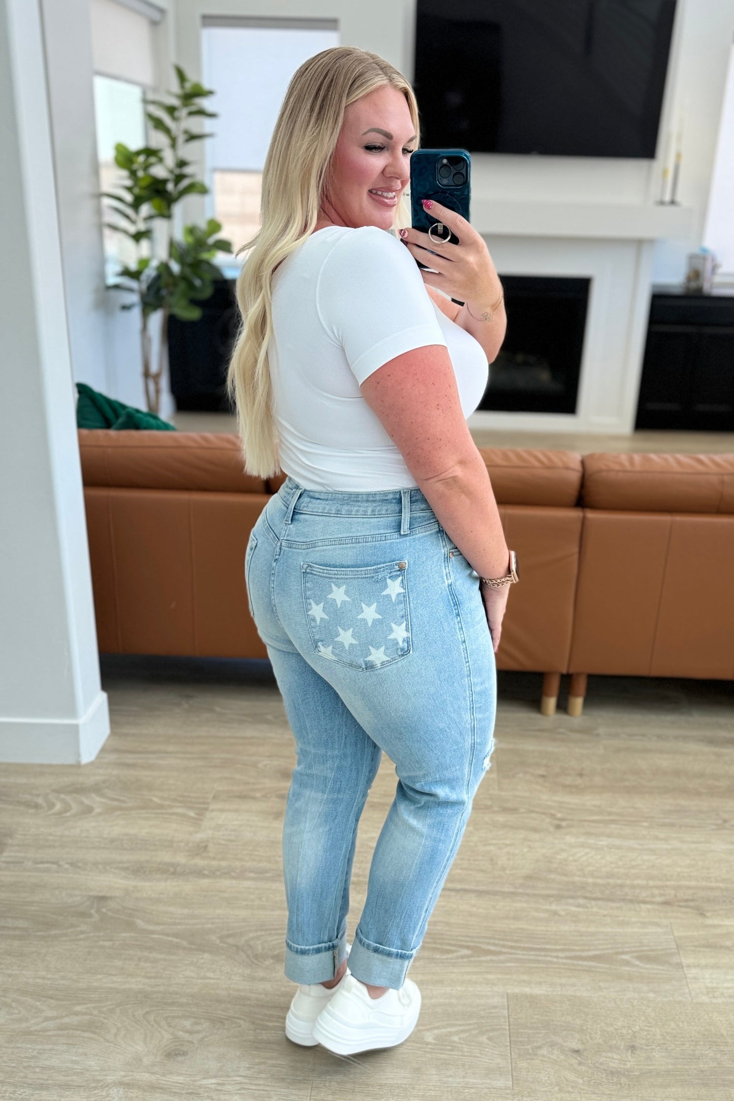 Judy Blue-Sam Mid Rise Star Pocket Boyfriend Jeans