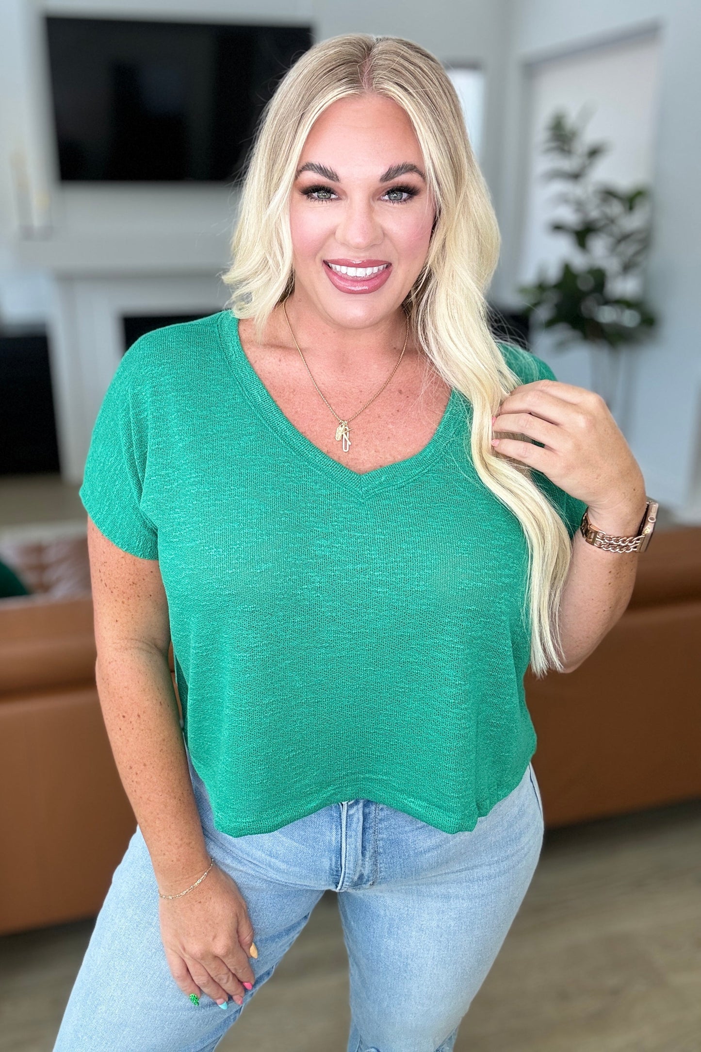 Zenana- Classic Comfort V-Neck Top in Kelly Green