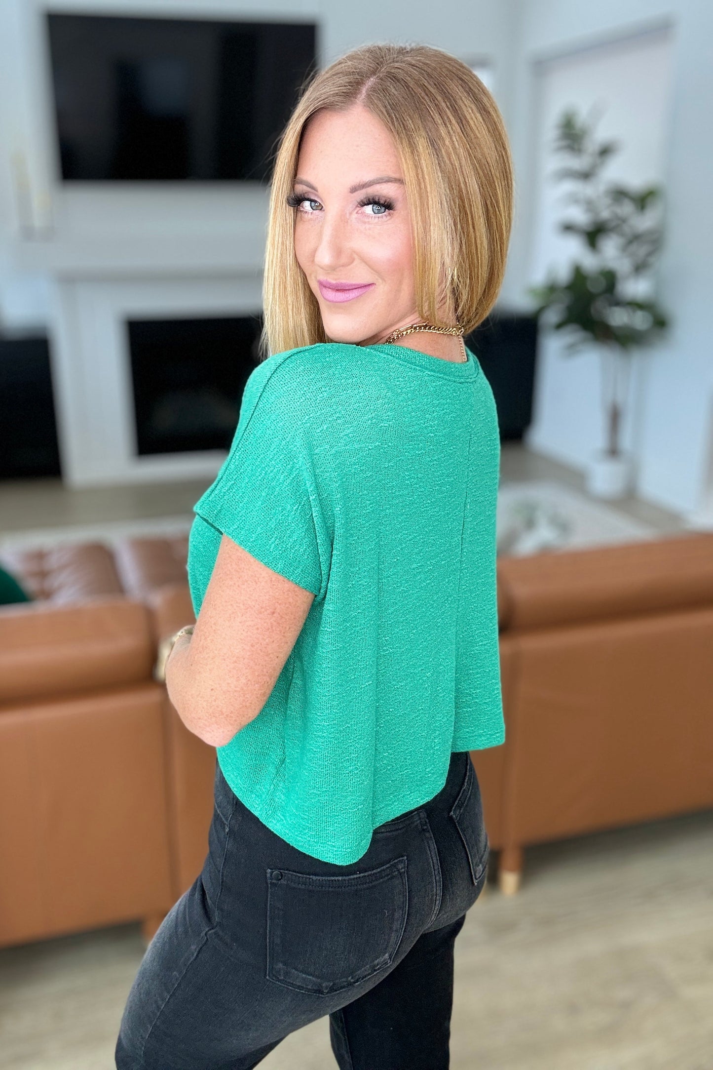 Zenana- Classic Comfort V-Neck Top in Kelly Green