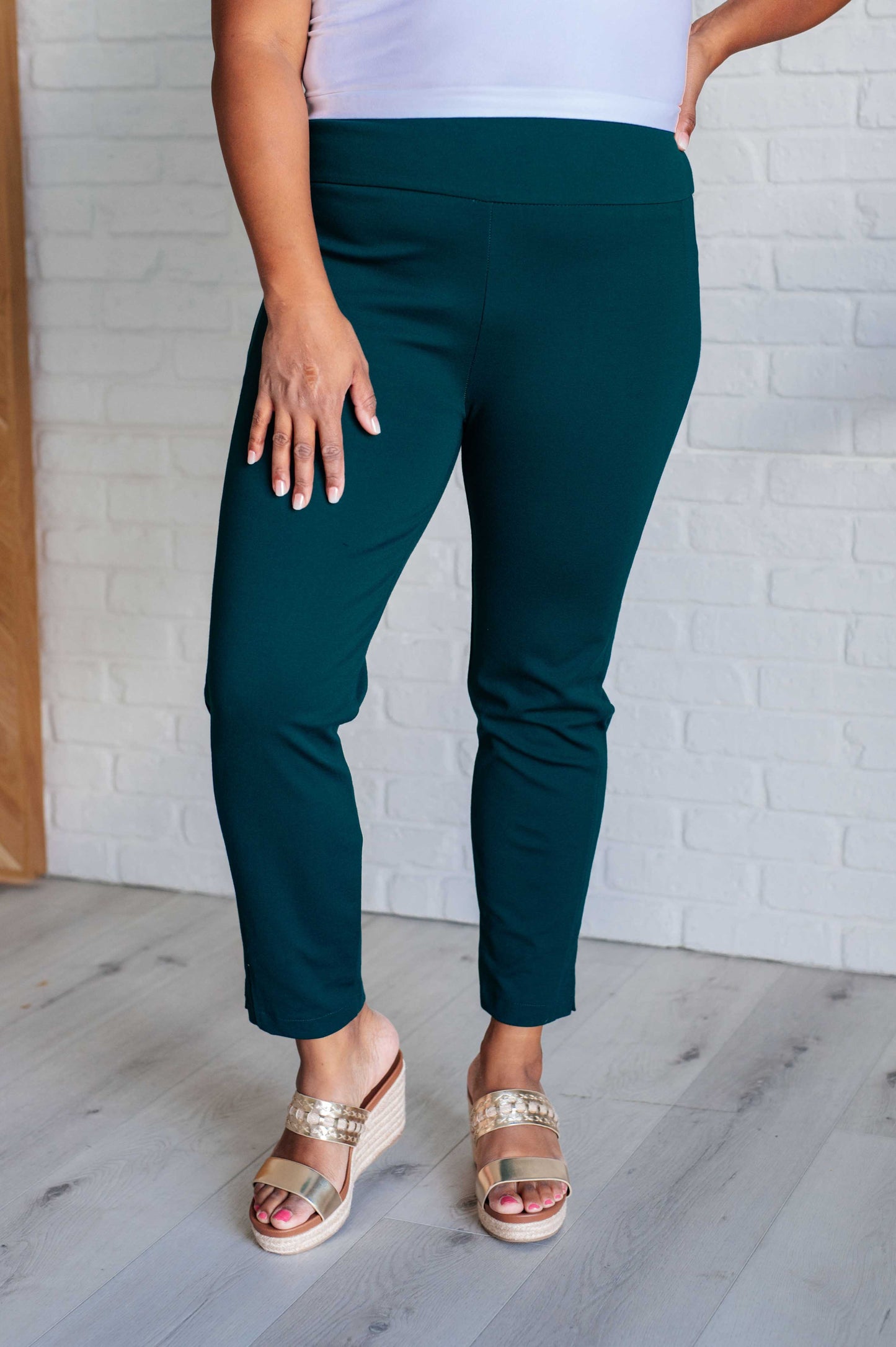 Dear Scarlet-Magic Ankle Crop Skinny Pants in Hunter Green