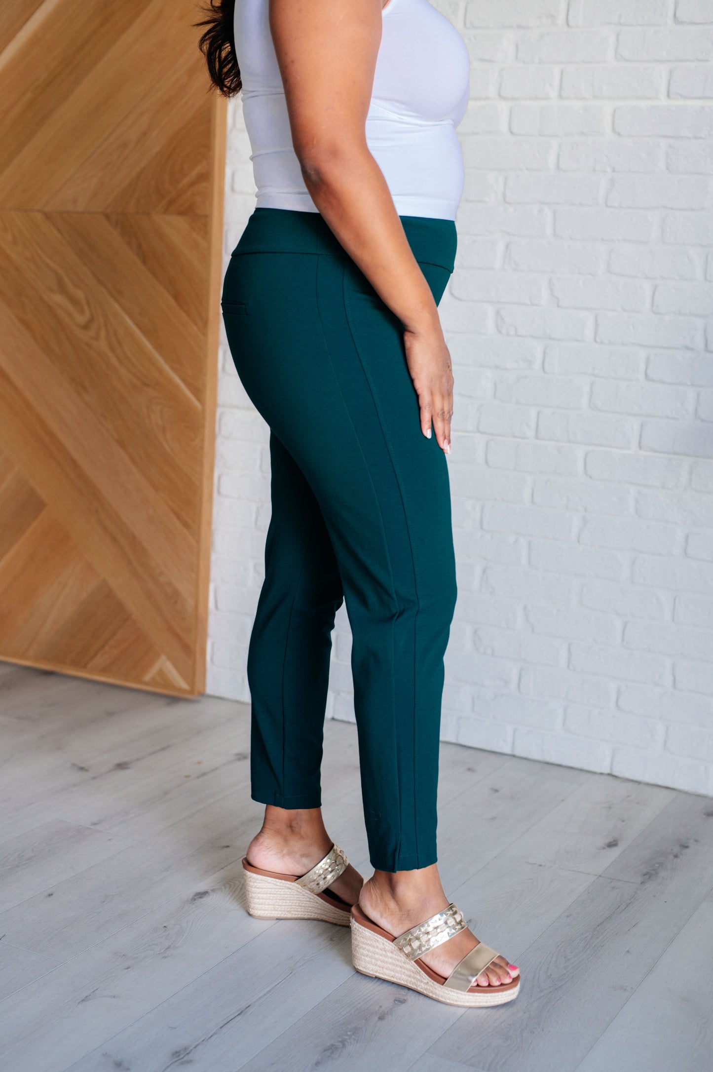 Dear Scarlet-Magic Ankle Crop Skinny Pants in Hunter Green