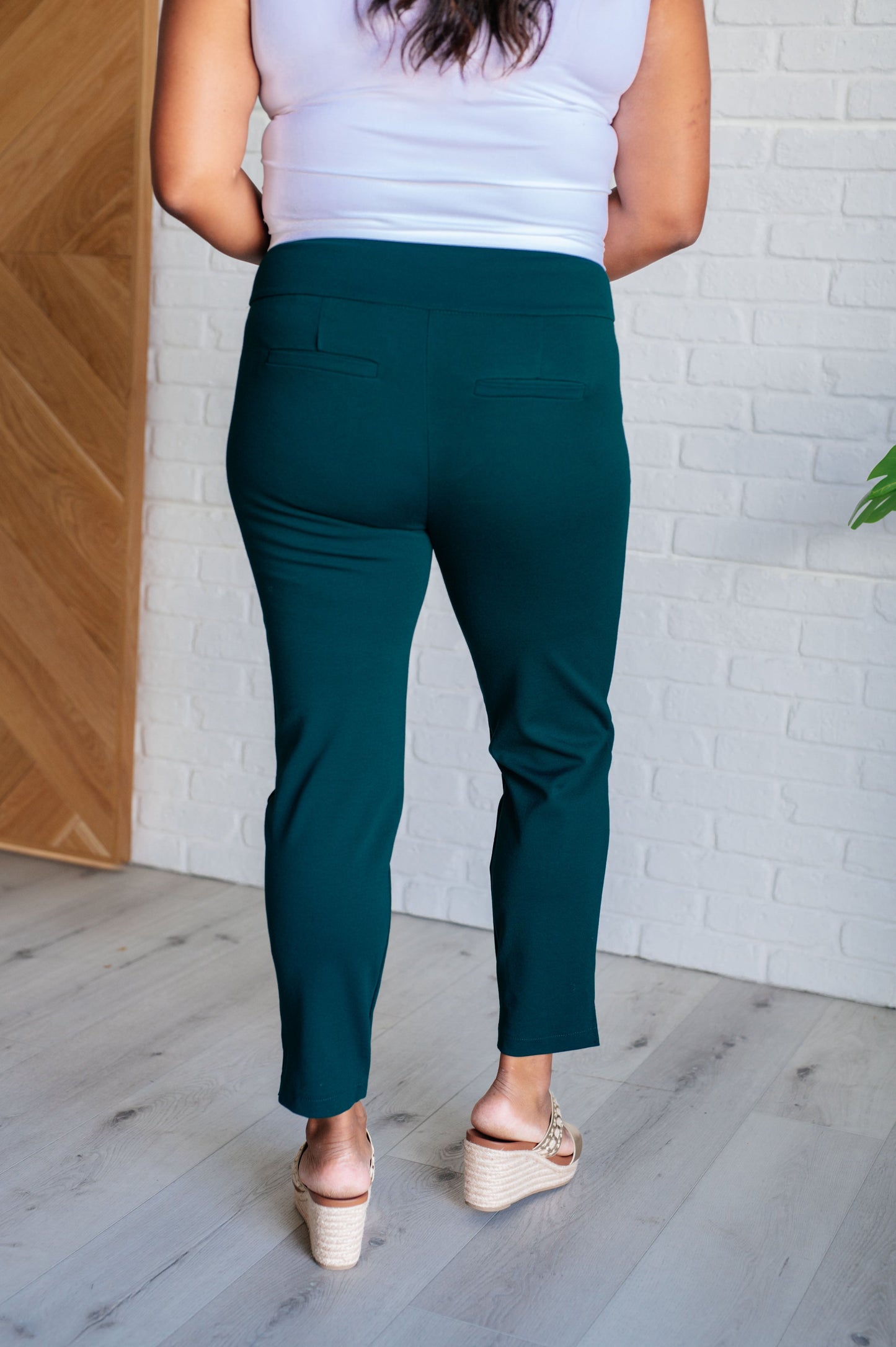 Dear Scarlet-Magic Ankle Crop Skinny Pants in Hunter Green