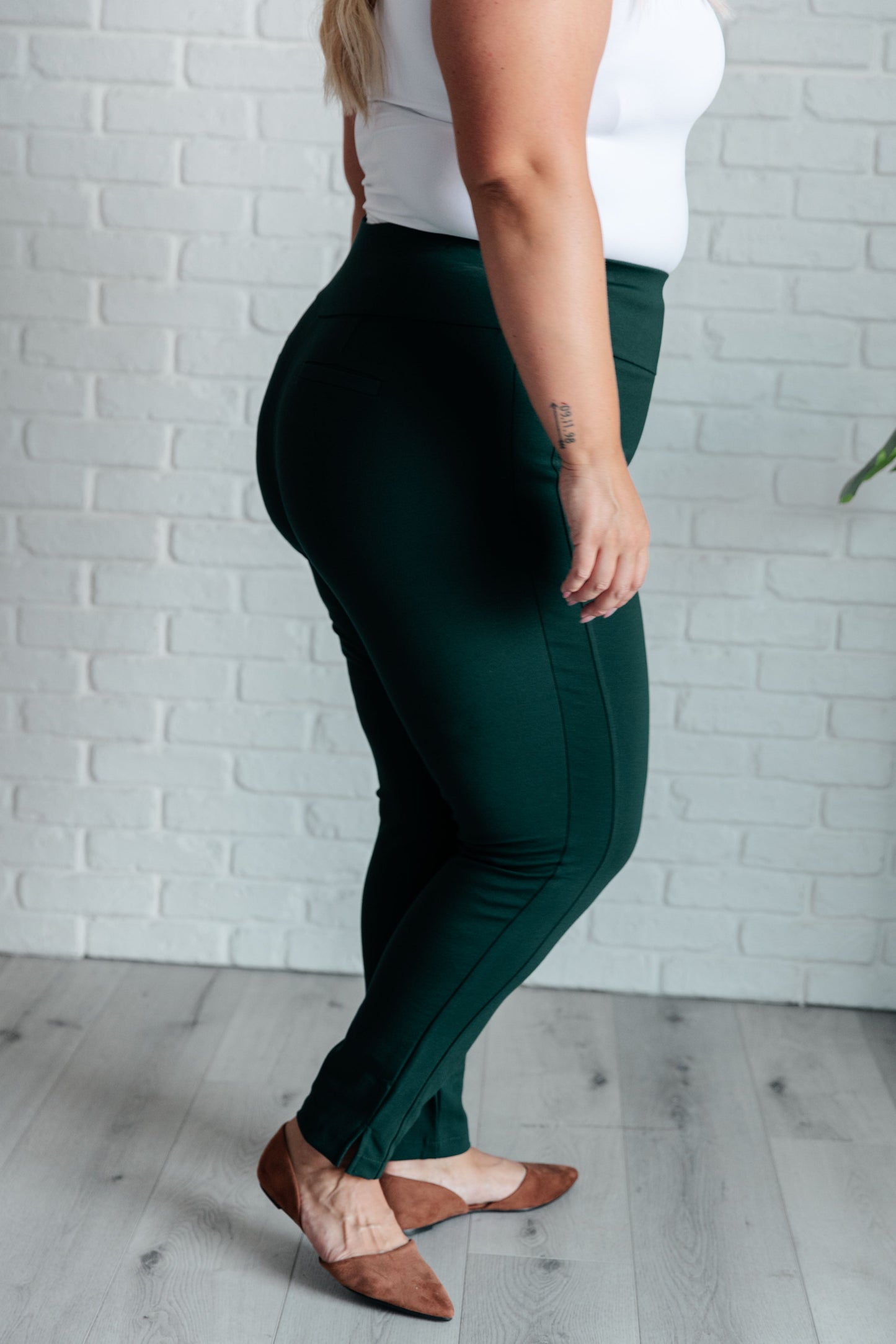 Dear Scarlett- Magic Skinny 28" Pants in Hunter Green