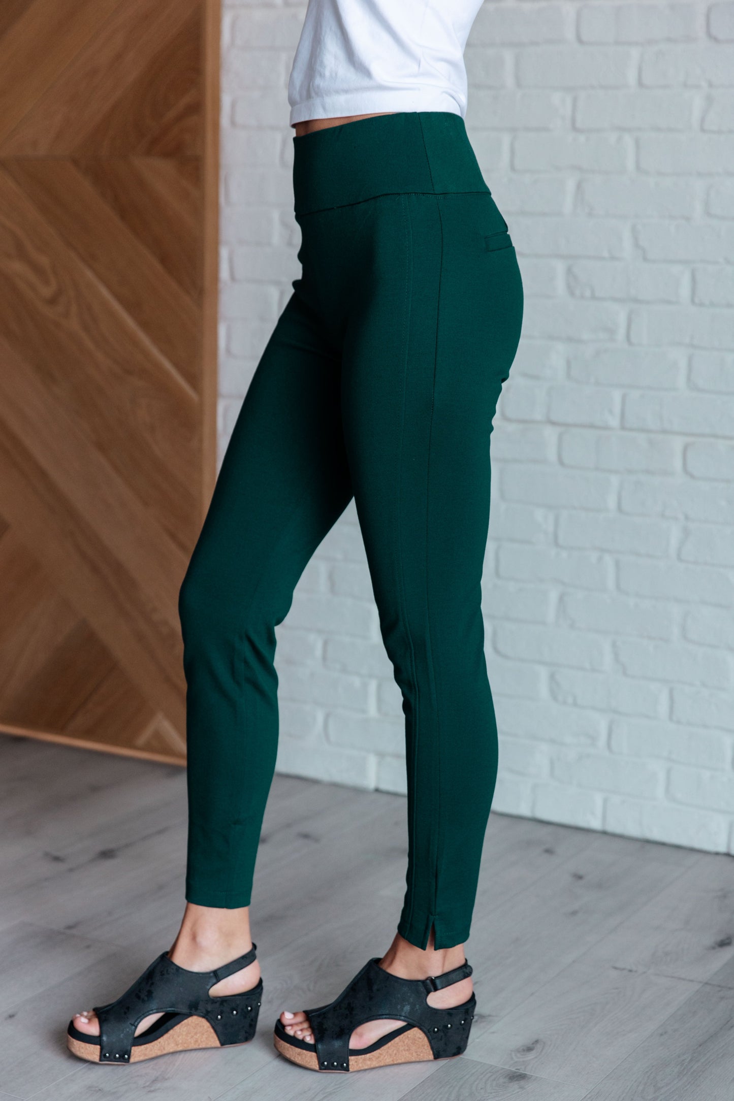 Dear Scarlett- Magic Skinny 28" Pants in Hunter Green