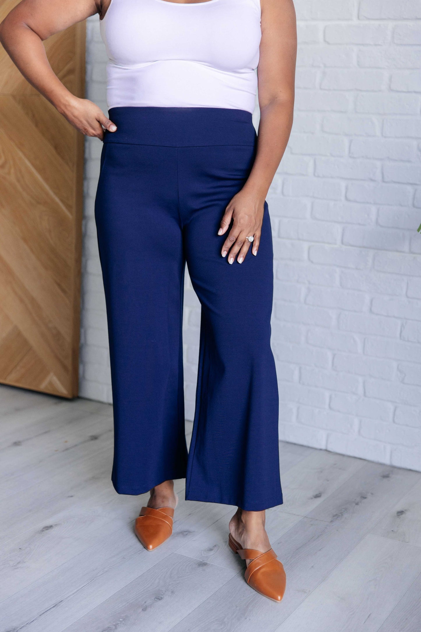 Dear Scarlet-Magic Wide Leg Crop Pants in Navy