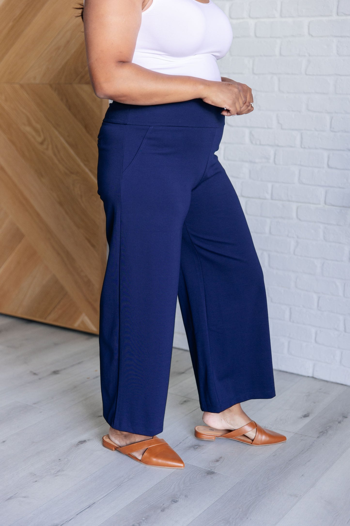 Dear Scarlet-Magic Wide Leg Crop Pants in Navy