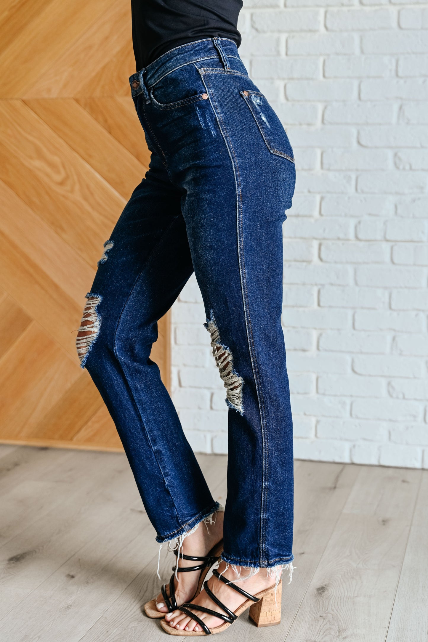 Judy Blue-Montana High Rise Rigid Magic Distressed Straight Jeans