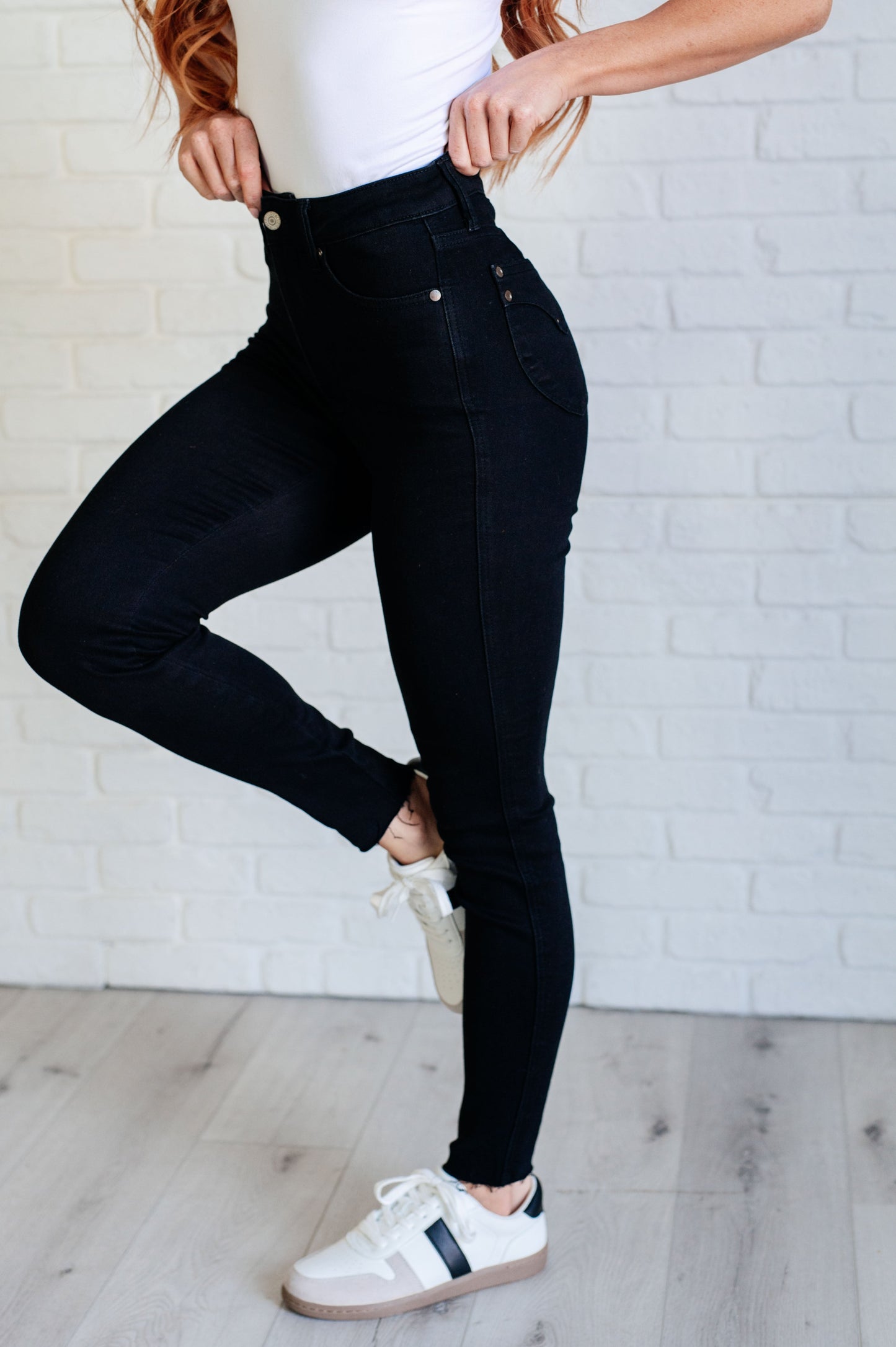 Judy Blue-Nicole Tummy Control Skinny Jeans in Black