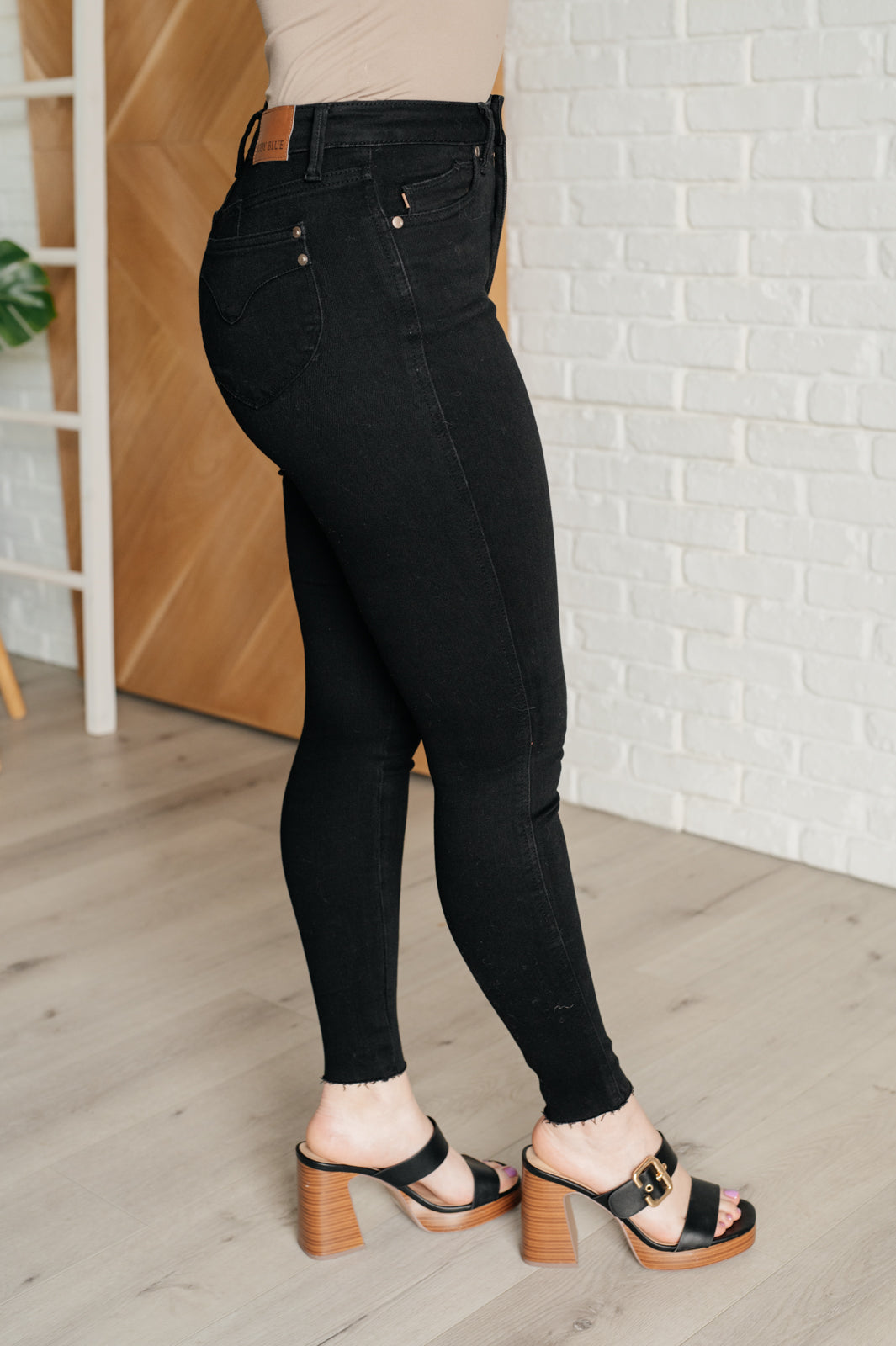 Judy Blue-Nicole Tummy Control Skinny Jeans in Black