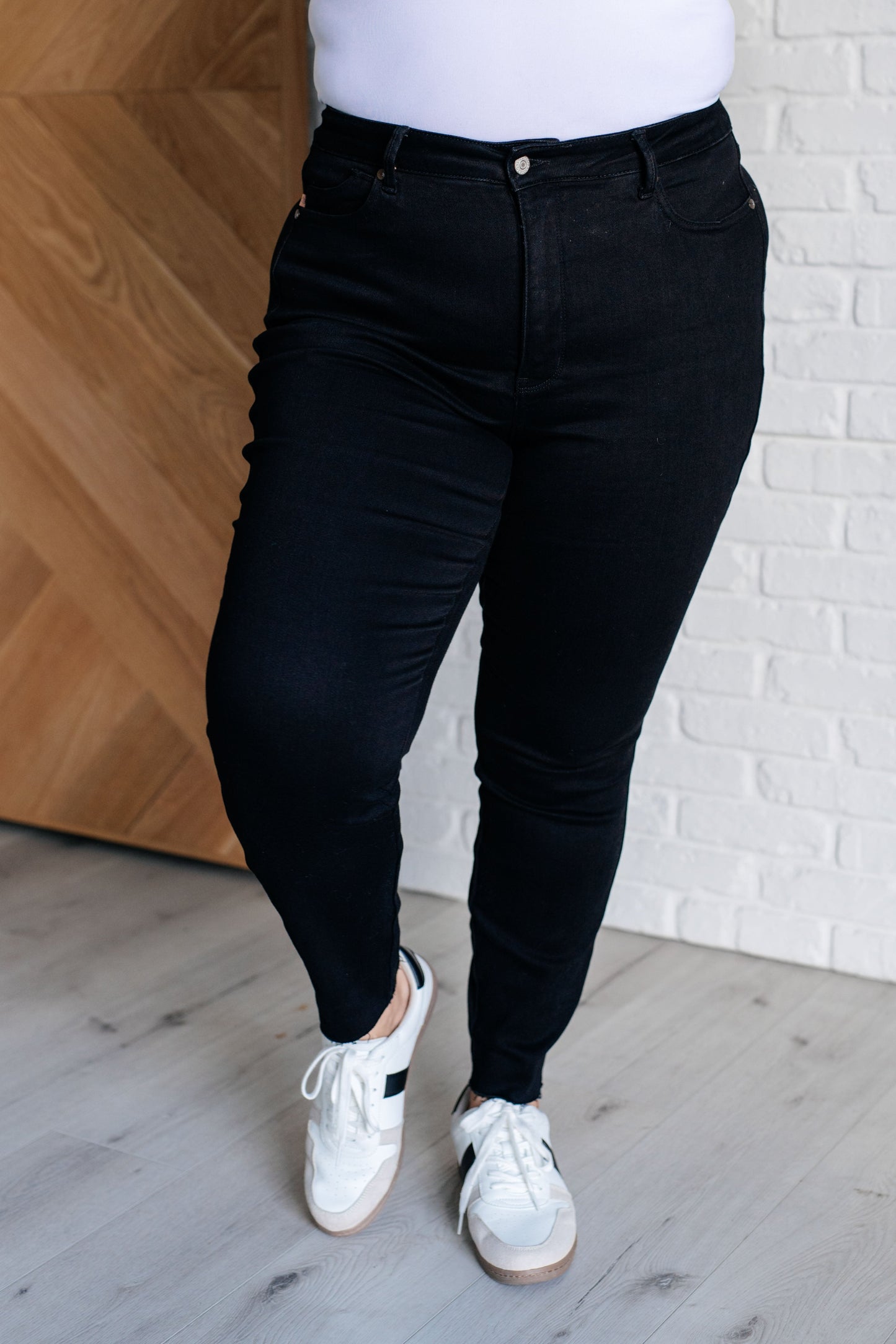 Judy Blue-Nicole Tummy Control Skinny Jeans in Black