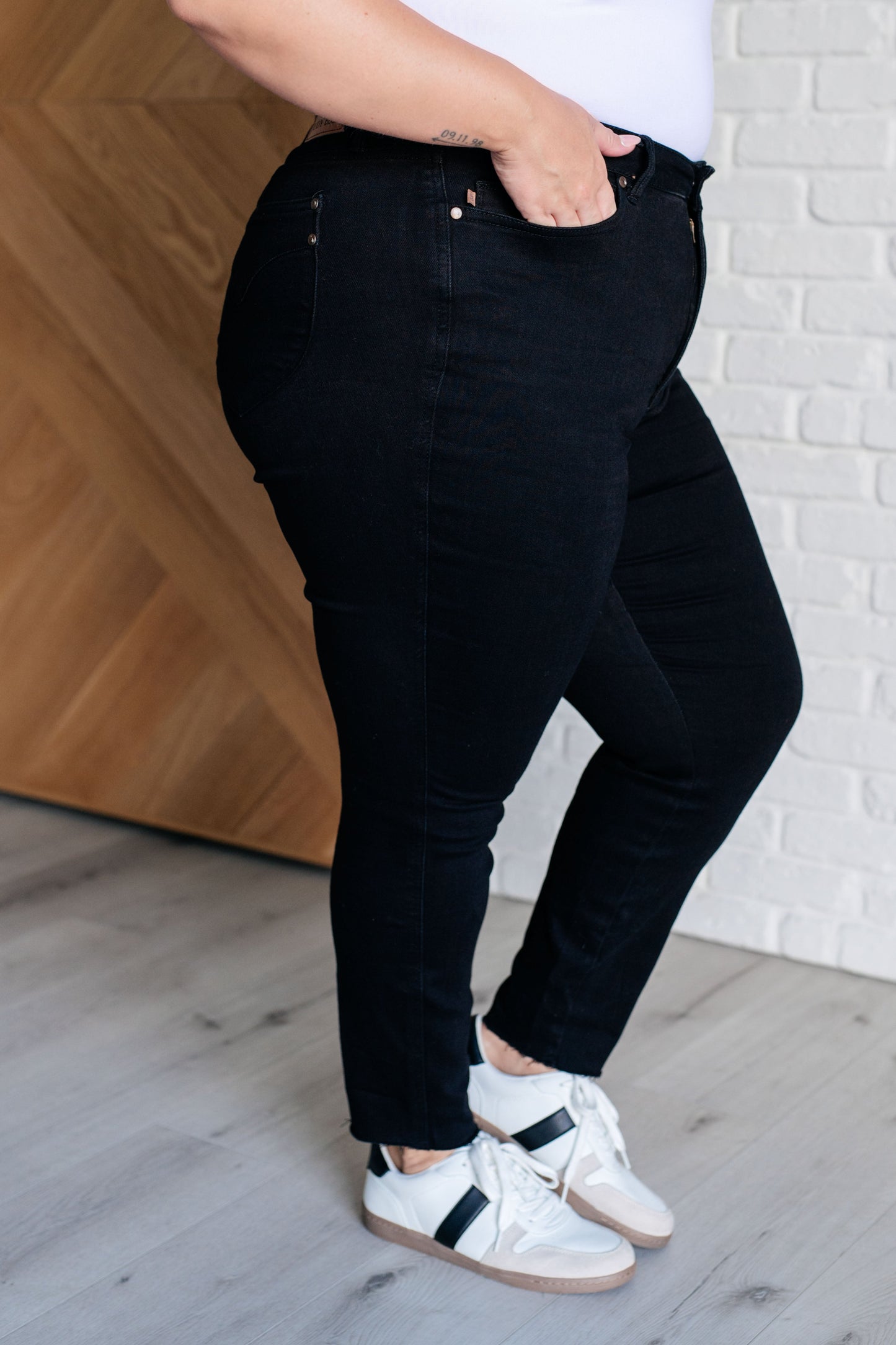 Judy Blue-Nicole Tummy Control Skinny Jeans in Black